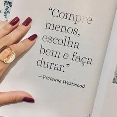 a woman's hand holding an open book with the words compree menos, escolha, bem e faca duar