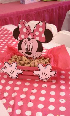 a minnie mouse party with pink and white polka dot tablecloths, napkins and centerpieces