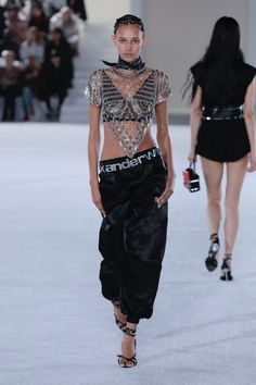 Binx Walton, Vita Kin, Runway Fashion Couture, Mood Board Fashion, Athleisure Outfits, Runway Collection, New York Fashion Week, Couture Fashion, Alexander Wang