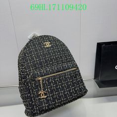 Size: 34cm*37cm It comes with Dust box, Care manual, Tag, and Paper bag. Kirkland Washington, New Handbags, Wellness Design, Clutch Bag, Paper Bag, Chanel, The Incredibles, Things To Come, Shoulder Bag