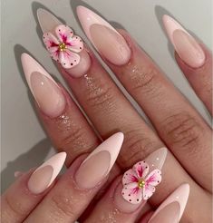 Europe Nails, Neutral Nails Acrylic, Classy Almond Nails, Euphoria Nails, Red And Gold Nails, Anime Nails, Girly Acrylic Nails