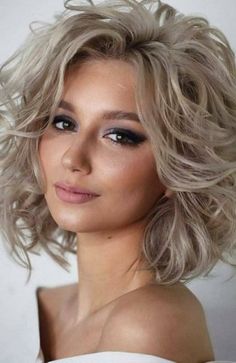 Blonde Haircuts, Natural Wavy Hair, Haircuts For Wavy Hair, Penteado Cabelo Curto, Great Hair, Hairstyles Haircuts, Layered Hair, Wavy Hair, Bob Hairstyles