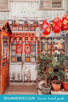 Taiwan Aesthetic, Tainan Taiwan, Tainan City, Bungalow Style House, Sightseeing Bus, Old Fort