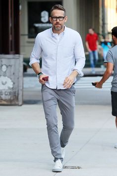 Oxford Shirt Outfit, Grey Chinos Men, Chinos Men Outfit, White Oxford Shirt, Shirt Outfit Men, Design Jersey, Grey Chinos