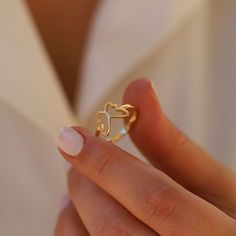 Butterfly Rings Jewelry, 14k Gold Butterfly Necklace, Fairytale Ring, Gold Butterfly Ring, Hand Jewelry Rings, Ring Butterfly, Couple Ring Design, Gold Items, Butterfly Necklace Gold