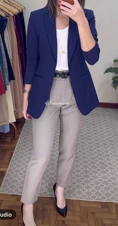 School Blazer Uniform, Women's Style Tips, Pinterest Marketing Manager, Job Clothes, Stylish Short Dresses, Business Outfits Women, Office Outfits Women