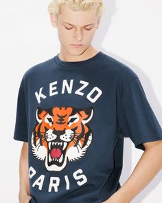 This T-shirt is enhanced by the new, distinctive 'KENZO Lucky Tiger' motif. The Lucky Tiger created by Nigo joins Kenzo Takada’s Elephant as one of the brand’s iconic mascots. This Genderless design boasts a modern oversized fit.'KENZO Lucky Tiger' oversized T-shirt.Genderless.Short sleeves.Crew neck.'KENZO Lucky Tiger' print on the front.'KENZO Paris' woven label at the back. Kenzo Takada, Lucky Tiger, Kenzo Paris, Men's Robes, Woven Label, Tiger Print, Men's Tank, Oversized T Shirt, Oversized Tshirt