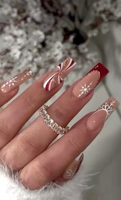 Chr Christmas Nails, Nail Inspo Trendy Christmas, Winter Nails Gingerbread, Winter Bday Nails, Christmas Acrilycs Nails, Gel X Winter Nails, Nail Winter 2024 Trends, Elegant Xmas Nails, Christmas Nails Gold And Red