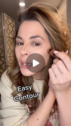 Contour For A Round Face, Contour With Freckles, Face Countering Makeup Tutorial, Contour For 50 Year Old, Easy Face Contouring, Natural Makeup Contour, Make Up For Oval Shape, Easy Contouring For Beginners Round Face, Simple Makeup Tutorial Step By Step