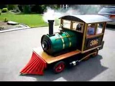 Train Wagon Diy, Video Jj, Sled Shelf, Barrel Train Cars, Train Box Car, Wood Trains, Wooden Train Playground, Custom Bbq Grills, Mini Steam Engine