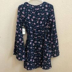 Must Have Summer Floral Outfit. Wear Unique Stuff To Stay Out Fab & Fashionable. Winter Floral Print Long Sleeve Mini Dress, Casual Winter Floral Print Mini Dress, Casual Winter Mini Dress With Floral Print, Dresses Bell Sleeves, Floral Outfit Summer, Usa Dresses, Floral Outfit, Summer Floral, Deep V