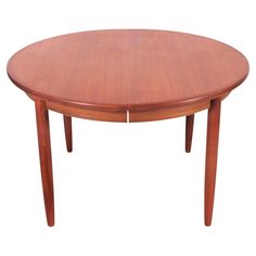 an oval wooden table with two leaves on the top and one leaf at the bottom