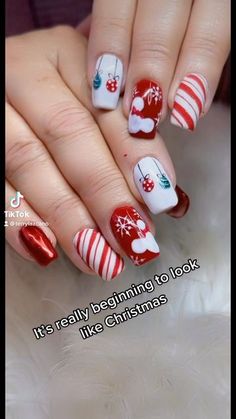 Disneyland Nails Christmas, Disney Christmas Nails Short, Christmas Disney Nails Acrylic, Disney Christmas Nail Art, Disney Winter Nails, Mickey Christmas Nails, Mickey Mouse Christmas Nails, Disney Holiday Nails, Disney Christmas Nails Design