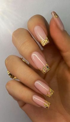 PRETTY DECEMBER NAIL TRENDS | HOLIDAY NAILS Gold Tip Nails, Nude Manicure, March Nails, Gold Nail Designs, Nails Gold, Glamorous Nails, Nails Spring