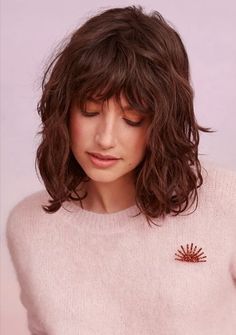 Shirt Wavy Hair With Bangs, Shaggy Lob Curly Hair, Medium Length Hairstyles Curly, Wavy Hair Bob With Bangs, Short Wavy Shag With Bangs, Medium Length Wavy Hair With Bangs, Summer Medium Length Hairstyles, Natural Wavy Hair Bangs, Curly Lob With Bangs