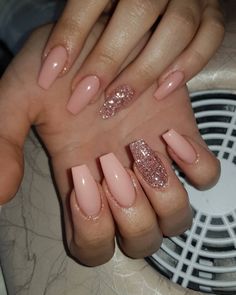 Pastel garden rose med blandat glitter 😍#fashionnails #gelenaglarstockholm #gelenaglar #naglarjakobsberg #naglarstockholm #glitterfade… Disney Nails, Ballerina Nails, Summer Acrylic Nails, Prom Nails, Dream Nails, Coffin Nails Designs, Classy Nails, Bling Nails