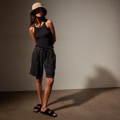 Pleated Linen Bermuda Short in Black | James Perse Los Angeles Sporty Linen Bottoms For Summer, Hamptons Summer, Crochet Bucket, Crochet Bucket Hat, Bermuda Short, Simple Chic, Soft Style, Black Stripes, The Hamptons