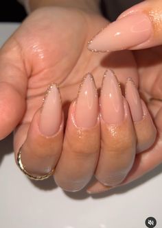 Unghie Sfumate, Classy Acrylic Nails, Shiny Nails, Makijaż Smokey Eye, Almond Acrylic Nails, Neutral Nails, Fire Nails, Classy Nails, Pretty Acrylic Nails