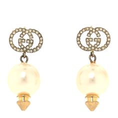 This is an authentic pair ofGUCCI Metal Crystal Pearl Interlocking G Earrings in Shiny Gold .These earrings feature a large pearl with a gold stud suspended from a crystal embellished Gucci interlocking G logo. G Logo, Gold Stud, Crystal Pearls, Gold Studs, Beautiful Things, Gucci, Crystals, Gold