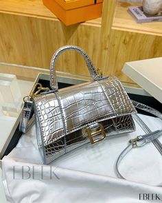 Ebeek - Crocodile Print Magnetic Closure Satchel Bag Crocodile Design, Crocodile Print, Chic Type, Estilo Chic, Satchel Bag, Style Chic, Olivia Mark, Bago, Magnetic Closure