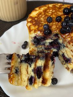 blueberry pancakes pancake breakfast idea honey sweet lunch food inspo ideas Food Cravings Aesthetic, Cravings Aesthetic, Blueberry Pancakes, Snacks Saludables, Fluffy Pancakes, Food Goals, Food Is Fuel