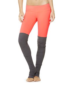 Super cute. Barre Clothes, Best Shorts, Yoga Bottoms, Alo Yoga Leggings, Bottoms For Women, Tennis Skirts, Alo Yoga Pants, Women's Bottoms, Workout Attire