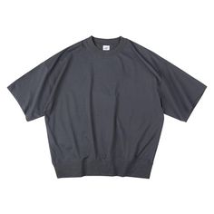 Relaxed Fit Sweater Tee by IDLT is your go-to for Spring/Summer '23. Available in light gray, dark gray, and black, this tee offers a 100% polyester, 160 gsm fabric that ensures comfort with an oversized, unisex fit. Perfect for casual wear, it's easy to maintain with hand wash under 40°C and no bleach. Dry flat for best results. Size Chart: Size Chest (cm) Shoulder (cm) Length (cm) Sleeve (cm) S 122 61 66 21.5 M 126 63 68 22.5 L 130 65 70 23.5 XL 134 67 72 24.5 Basic Oversized Gray T-shirt, Oversized Gray Basic T-shirt, Oversized Gray Short Sleeve T-shirt, Gray Oversized Short Sleeve Top, Gray Athleisure T-shirt For Summer, Gray Summer Streetwear Tops, Gray Tops For Summer Streetwear, Oversized Gray Urban T-shirt, Gray Relaxed Fit Crew Neck Top