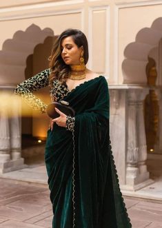 Velvet Sari, Velvet Blouse Design, Velvet Saree, Sarees For Girls, Indian Designer Sarees, Fancy Sarees Party Wear, Gaun Fashion, Look Formal, Indian Fashion Saree