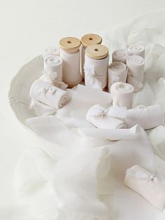 several rolls of thread are sitting on a plate