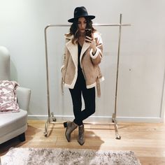 Keep your outerwear on point in shearling this season, our Personal Shoppers are oving the classic aviator biker jacket. Fully lined in a soft faux-fur shearling, perfect for layering, style it back a chunky knit. #Topshop Soft Jacket Outfit, Aviator Jacket Outfit, Shearling Jacket Women, Aviator Jacket, Soft Jacket, Aviator Jackets, Jacket Outfit, Shearling Jacket, Mode Inspiration