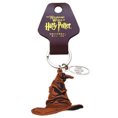 a harry potter keychain with a hogwarts hat on it's back