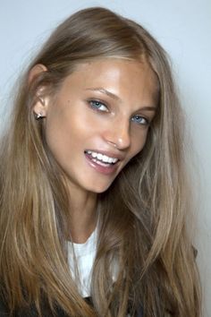 Nude hair : la tendance cheveux absolument irresistible Level 7 Hair Color, Dark Blonde Hair Color, Hair Color Options, Nails Natural, Level 7, Ash Blonde Hair, Dark Blonde Hair, Ideas Nails