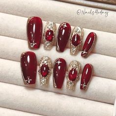 Silver And Red Nail Designs, Nail Art Merah, Asian Nail Art, Press On Nails Red, Girls Nail Designs