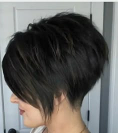 Hair Cut For Girls, Messy Bobs, Choppy Bob Haircuts, Thick Hair Cuts, Funky Short Hair, Chic Short Hair, Hair Curling Tips, Stacked Bob Haircut, Really Short Hair