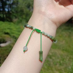 This bracelet is made of 4mm round serpentine bead, 5*12mm serpentine jade bead in the form of bamboo and 6mm round jade bead. In addition, it is adjustable with a green string. Length: 16-20 cm adjustable; 20-24cm adjustable Original, handmade in Ile-de-France (Paris region) Made to order Don't hesitate to send me a quick message if you have any questions. I am available. Gifts For Colleagues, Natural Stone Bracelets, Cord Bracelet, Jade Bracelet, France Paris, String Bracelet, Bracelet Charm, Healing Bracelets, Jade Beads