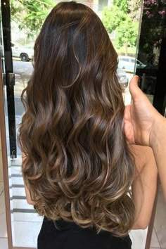 Carmel Hair Color, Hair Inspo Color, Hair Color Trends, Brown Hair Colors, Brunette Hair