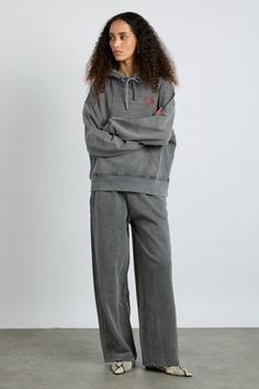 Where's the line between loungewear and daywear? Our Rafe joggers boast style and comfort, each maximised when paired with our matching Hayley hoodie. •New, improved Rafe fit •Barrel leg cut •Elasticated waist •Functional ties •Side seam pockets •Select your normal size •100% organic cotton •Designed in London MODEL INFO: Model is 5'10.5 and is wearing a UK 10. London Models, Reversible Tote Bag, Pets For Sale, Pink Gingham, Grey Wash, Striped Cardigan, Yellow And Brown, Scarf Hairstyles, The Line