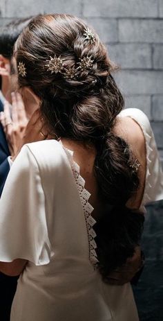 Greek Inspired Wedding Hair, Unique Bride Hair, Grecian Updo Wedding, Greek Goddess Bride, Broach Hairstyles, Loose Braid Bridal Hair, Old Fashioned Wedding Hair, Greek Goddess Prom Hair, Grecian Hairstyles For Short Hair