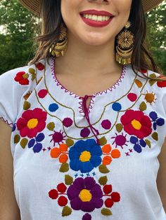 This Beautiful Floral Hand Embroidered Blouse is the perfect Top for Everyday use or a special event. This blouse is hand embroidered by Mexican Artisans and is completely one of a kind! This blouse comes in one size which fits sizes Small and Medium. More Colors Available here: https://www.etsy.com/es/listing/834786779/blusa-floral-bordado-a-mano-blusa-floral?ref=listing_published_alert Multicolor Floral Embroidered Top For Navratri, Navratri Floral Embroidered Multicolor Top, Navratri Multicolor Floral Embroidered Top, Bohemian Peasant Top With Multicolor Embroidered Neckline, Bohemian Peasant Top With Multicolor Embroidery, Bohemian Peasant Top With Embroidered Neckline For Festivals, Bohemian Tops With Intricate Embroidery For Navratri, Bohemian Floral Embroidered Peasant Top For Festivals, Bohemian Blouse With Intricate Multicolor Embroidery