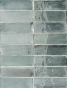 a tile wall with gray and white colors