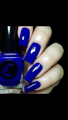 Electric blue nails Fancy Nail Designs, Nyfw Nails, French Nails Glitter, Pink Nail Colors, Cirque Colors, Fancy Nails Designs, Nail Polish Art, Pretty Nail Art Designs