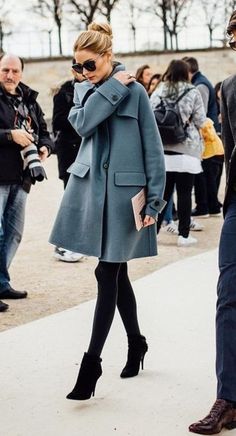 Vinter Mode Outfits, Olivia Palermo Style, Chic Winter Outfits, Outfit Chic, Look Retro, Work Chic, Blue Coat, Outfit Trends, Winter Outfits For Work