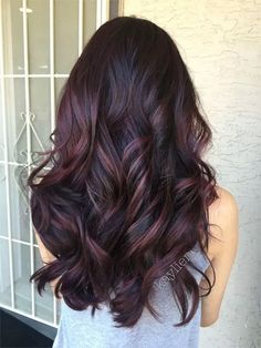 Blackberry Hair, Spring Hair Color Trends, Trendy We Fryzurach, Purple Balayage, Peekaboo Highlights, Plum Hair, Spring Hair Color, Red Highlights, Spring Hair