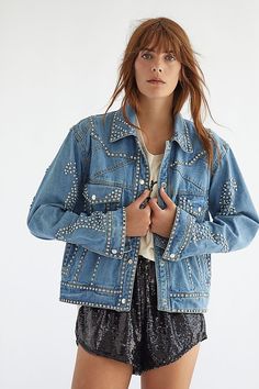 Jean Upcycle, Rhinestone Denim Jacket, Bedazzled Jeans, Ropa Upcycling, Grunge Jacket, Rhinestone Denim, Diy Denim Jacket, Embellished Denim Jacket, Denim Decor