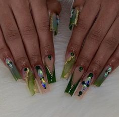 Emerald Green Acrylic Nail Designs, Green Baddie Nails, Princess And The Frog Nails, Green Baddie, Green And Gold Nails, Frog Nails, 16 Nails, Nails Design With Rhinestones