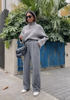 Grey Pants Outfit, Chique Outfit, Winter Fashion Outfits Casual, Work Fits, Mode Casual, Grey Outfit, Stylish Work Outfits, Business Outfit, Looks Chic