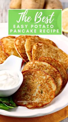 The Best Easy Potato Pancakes golden brown on a plate with sour cream ready to eat. Text overlay, "The Best Easy Potato Pancake Recipe" Easy Potato Pancake Recipe, Kiesh Recipes, Kabasa Recipes, Potato Pancakes Easy, Potato Pancake Recipe, Gbbo Recipes, Fritatta Recipe, Ic Recipes, Flexitarian Recipes