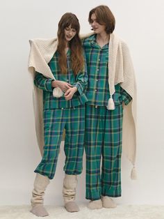 Composition : Cotton twill flannel dyed checkered cotton / 100% cottonColor : GREENCountry of Origin : Republic of Korea Green Flannel, Sleepwear Sets, Lingerie Sleepwear, Cotton Twill, Pajama Set, Pajamas, Composition, Rompers, Lingerie