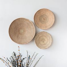 Round binga baskets Basket Wall Decor Modern, Boho Wall Baskets, Wall Basket Decor, Woven Wall Baskets, Wal Art, Traditional Baskets, African Crafts, Wall Baskets, Basket Wall