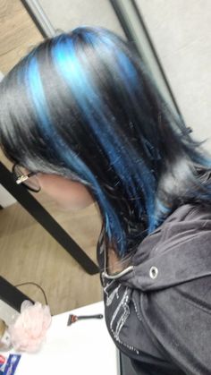 Brown Hair With Blue Skunk Stripe, Black And Blue Skunk Hair, Blue Skunk Highlights, Blue And Dark Brown Hair, Skunk Stripe Hair Blue, Blue And Blonde Hair Peekaboo Highlights, Black And Light Blue Hair, Stunk Strip Hairstyles, Blue Skunk Hair